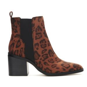 NIB Vince camuto leopard women’s boot size 8